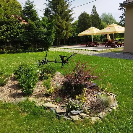 Pod Slunecnou Tesikov - Apartmany A Restaurace *